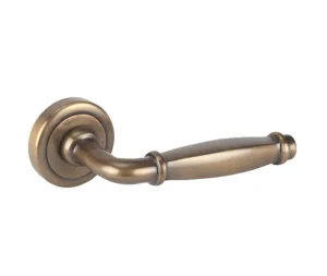 ידית כניסה מעוצבת לדלת בצבע ברונזה ROBERTO