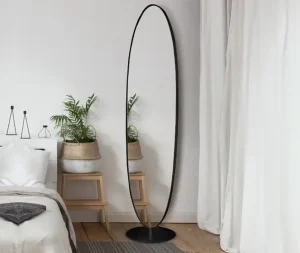 מראה אובלית עם רגל מסגרת בגוון שחור 50*170