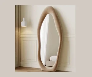 מראה גוף בד קטיפה בז' עדין רק לתלייה 160*60